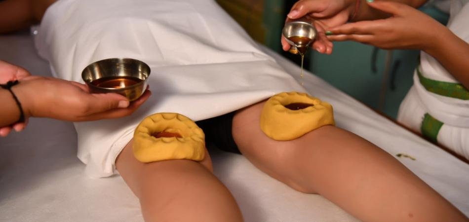 Panchakarma Therapies for Knee Pain at Haritha Ayurveda